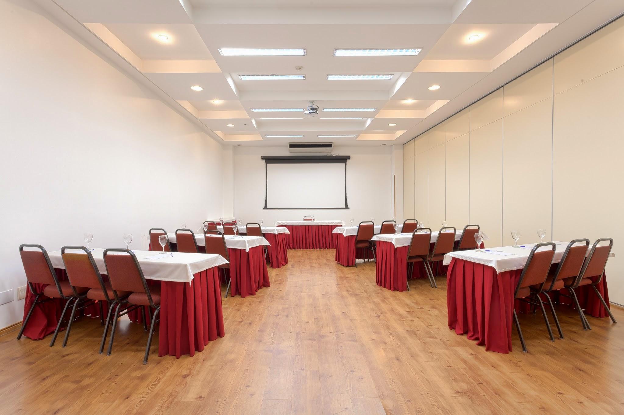 Ibis Styles Santa Felicidade Hotel