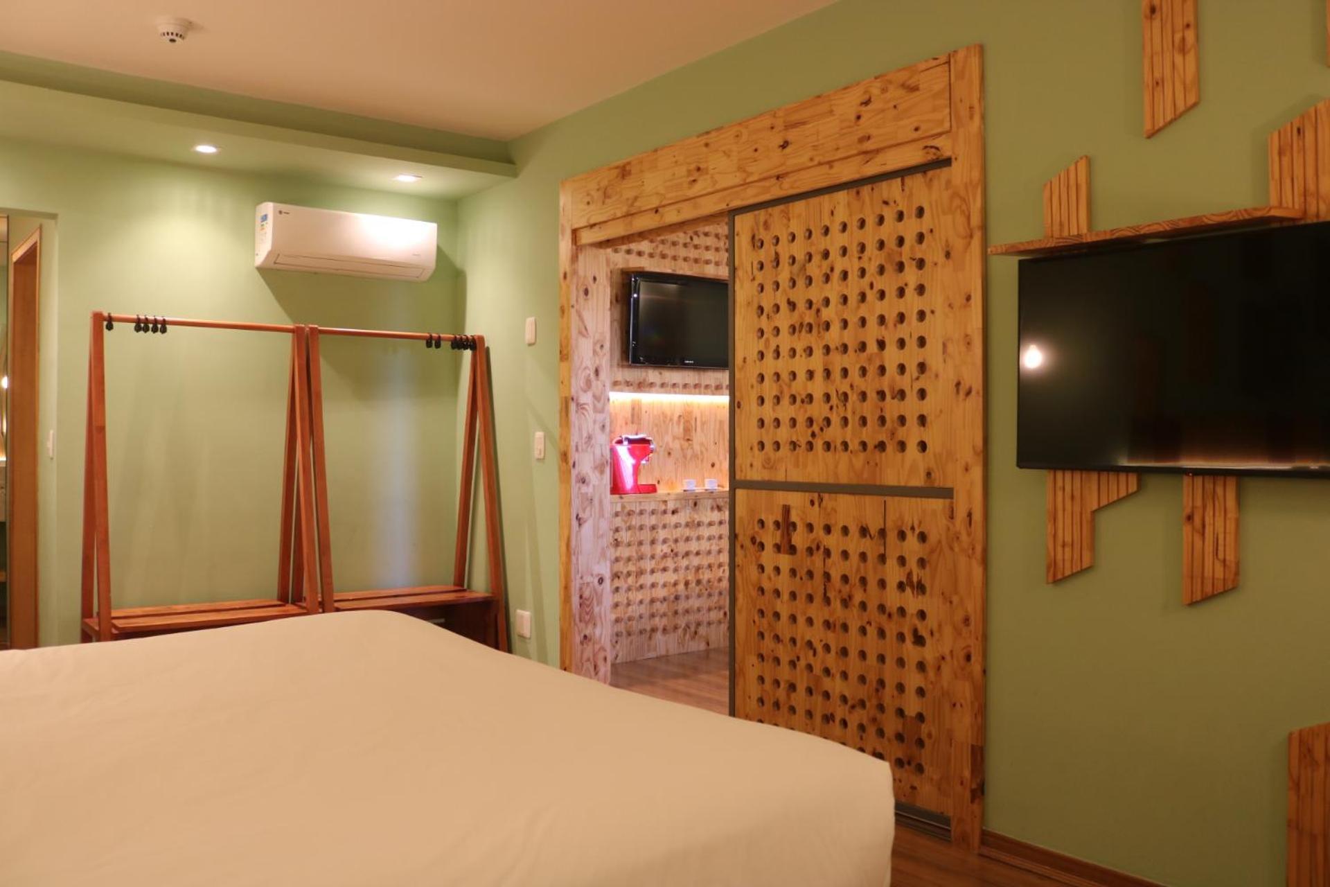 Ibis Styles Santa Felicidade Hotel 4*